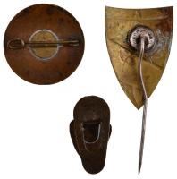 3db-os jelvény tétel, ebből kettő zománcozott, benne "1938. "XXXIV. Nemzetközi Euchariszti...