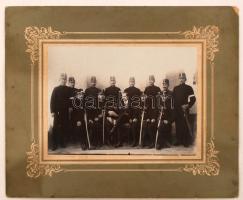 cca 1900 Borsy Béla soroksári műtermében készült egyenruhás csoportkép, 16,5x22,5 cm, karton 29x35 cm