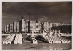 cca 1970 Kovács Oszkár: Lakótelep épül és Erőmű, 2 db budapesti városkép feliratozva, 27x40 cm és 30...