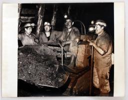 1976 Szénbányászok Csordakúton és Ajkán, 3 db feliratozott fotó, 30x40 cm