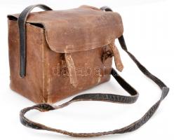 Régi Brownie fényképezőgép, saját bőrtokjában