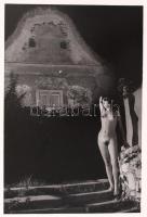 cca 1980 Éjszakai látogató, finoman erotikus fénykép, 19x29 cm-es kép 40x30 cm-es fotópapíron, kartonra ragasztva / cca 1980 Erotic photo, 40x30 cm