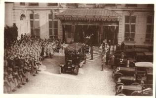 1929 Paris, Funerailles du Marechal Foch Funeral / funeral of Marshal Foch, departure of the hearse at the hotel