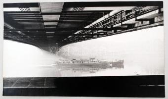 cca 1975 Giltán Tivadar: Ködben a Duna, és Még kihalt a jégpálya, 2 db pecséttel jelzett vintage fotóművészeti alkotás, 23x40 cm és 30x40 cm