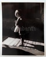 cca 1940 Reich Péter Cornel: A fény felé, pecséttel jelzett vintage fotóművészeti alkotás, 30x24 cm