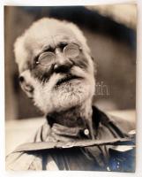 cca 1936 Reich Péter Cornel: Tangóharmónikás, pecséttel jelzett vintage fotóművészeti alkotás, 29x23 cm