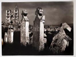 Gebhardt György (1910-1993): Zsámbéki táj, feliratozott vintage fotóművészeti alkotás a szerző hagyatékából, 30x40 cm