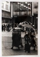 cca 1980 Balásy Pál: Budapesti életképek, 3 db feliratozott vintage fotó, 40x28 cm és 39x26 cm közöt...