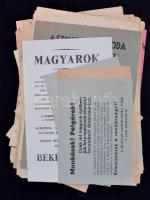 1944-1945 Politikai röplapok gyűjteménye a legforróbb időkből. Összesen 47 db hungarista, kommunista, nyilas, kisgazda röplap. / Political flyers from the end of the war.