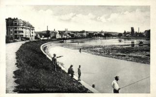 Ungvár, Uzshorod; folyópart, horgászok / riverside, fisherman