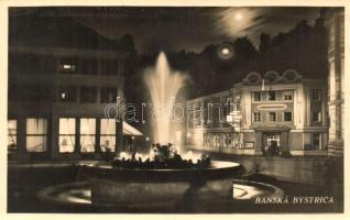 Besztercebány, Banská Bystrica; éjjel, Y.M.C.A. / at night