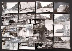 cca 1975-1977 Budapest, Nagyvárad tér, aluljáró rendszer építése, 33 db fotó, 9x13 cm