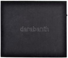 Éremtartó kazetta kivehető tálcával, 24 férőhellyel, használt, de újszerű állapotban