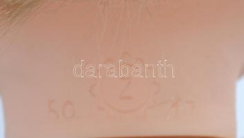 Retro pislogós műanyag baba, jelzett (Max Zarf) m:49 cm