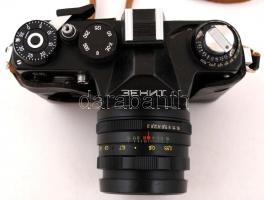 Zenith 11 (1:2/58 obj.) működő fényképezőgép, eredeti tokjában, 14×12 cm