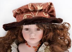 Porcelán fejű és végtagú baba, jelzés nélkül, jó állapotban, m:58 cm