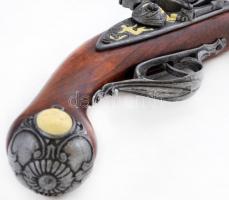 Replika 17. századi keréklakatos pisztoly, h: 47 cm