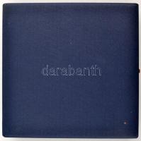 ~1970. "A munkában eltöltött évekért" egyoldalas Br érem szignóval, dísztokban (88mm) T:1-