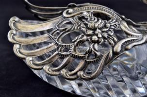 Ezüst (Ag.) hattyús fűszertartó, csiszolt ólomkristály testtel, jelzett (Albo 800), apró csorba az ü...