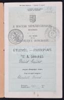 1920 Törpe artista részére kiállított Magyar Népköztársaság fényképes útlevél, számos érdekes bejegy...