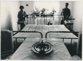 cca 1985 Babócki Ervin: Rend, feliratozott vintage fotóművészeti alkotás, 13x18 cm