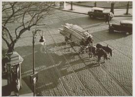 cca 1935 Budapesti utcakép, Osoha László vintage fotójáról készült mai modern műtárgy másolat, 13x18 cm