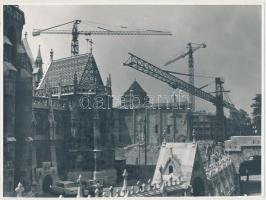 cca 1975 Budapest, épül a Hilton hotel, Balásy Pál jelzés nélküli vintage fotója hagyatékából, 18x24 cm