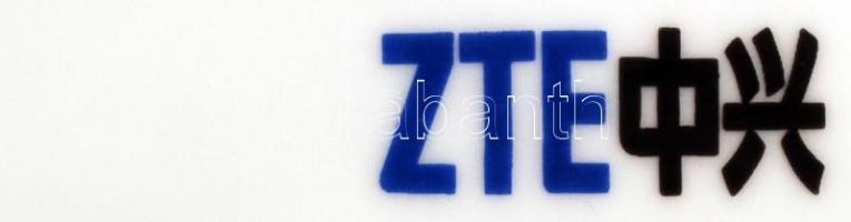 Kínai dísztányér, levonóképes, jelzett (Jingdezheu), hibátlan, eredeti dobozában, d:23,5 cm