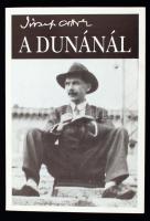 József Attila: A Dunánál. Bp., 1994, Magyar PEN Klub. József Attila versének kiadása magyarul és tizenhat idegen nyelven. 68. számú sorszámozott példány, készült 300 példányban. Papírkötésben, jó állapotban.