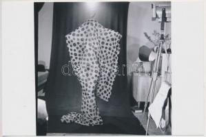 cca 1960 Lepel alatt izzó vágy, 5 db finoman erotikus fénykép, 15x10 cm /
cca 1960 5 erotic photos,...