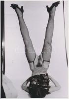 cca 1970 Reggeli torna bugyi nélkül, 5 db finoman erotikus fénykép, 13x9 cm /
cca 1970 5 erotic pho...