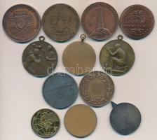 12db-os vegyes jelvény és érem tétel, benne Ifj. Szlávits László (1959-) DN "Deák Ferenc / Emlé...