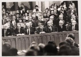 Ülésezik a szocialista parlament, köztük Horn Gyula, Rédei Ferenc felvétele, 17x24cm