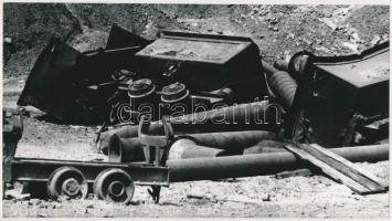 cca 1970 Kalocsai Rudolf: Ócskavas, feliratozott vintage fotóművészeti alkotása, 13x24 cm