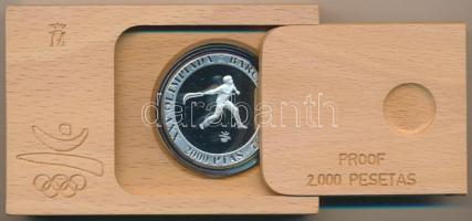 Spanyolország 1990. 2000P Ag "1992 Olimpia - Pelota játékos" eredeti fa díszdobozban, tanú...