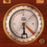 Régi MOM fa-fém iránytű