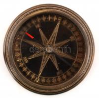 cca 1930 Réz foglalatos régi iránytű, felső fedelén a Titanic katasztrófájának történetével