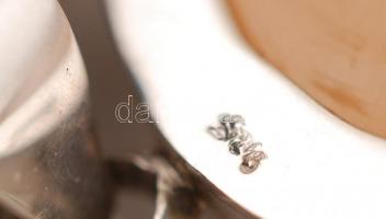 Divatos csiga függő, ezüst(Ag) jelzett foglalatban, fonatos függesztővel