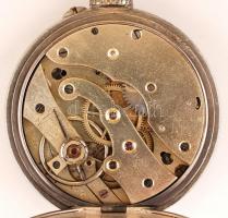 Porcelán számlapos fém tokos zsebóra, hátlapján életképes jelenettel, működik