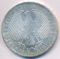 NSZK 1989G 10M Ag "40 éves az NSZK" T:1-,2 kis ph., patina
FRG 1989G 10 Mark Ag "40 ...