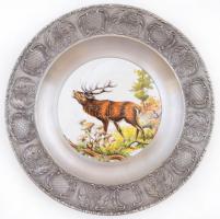 Jelzett szarvasos ón tányér, kézzel festett porcelán betéttel, horpadt, d:23 cm