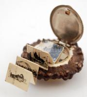 Kis iránytű hátoldalán Magyarország nevezetességeit bemutató mini leporellóval, d: 4 cm