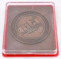 1980. "Magyar Távirati Iroda 1880-1980" Br emlékérem tokkal (69mm) T:2
