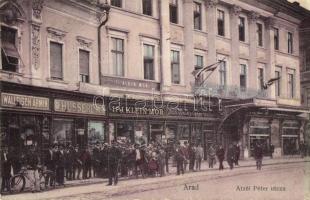 Arad, Atzél Péter utca; Wallfisch Ármin, Husserl M. és Ifj. Klein Mór üzletei, Aradi Ipar és Népbank. Husserl M. kiadása / street view with shops, bank (Rb)