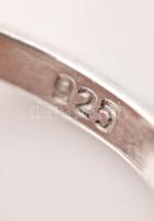 Ezüst(Ag) gyűrű szivárványtopázzal díszítve, jelzett, méret: 52, br: 4,3 g