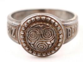 "Breiz Bepred Bretagne Toujoures" feliratú ezüst(Ag) gyűrű, jelzett, nettó: 5,2 g