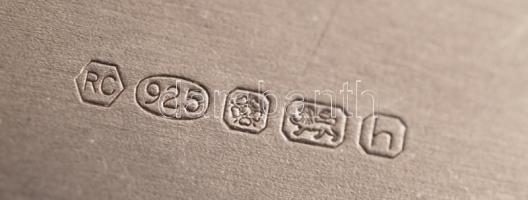 Ezüst(Ag) gyógyszeres doboz gyöngyház díszítéssel, jelzett, br: 15,2 g