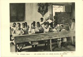 Une Classe chez les Soeurs Bleues de Castres / A class at the Blue Sisters of Castres, African folklore from Gabon