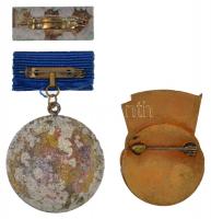 ~1970. "MHSZ eredményes munkáért" zománcozott jelvény eredeti dísztokban + "MÁV Szolg...