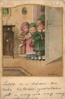 Children standing in the door, August Röckl No. 2461, s: Pauli Ebner (EK)